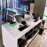 國(guó)萬(wàn)超市收銀進(jìn)銷(xiāo)存系統(tǒng)是一款針對(duì)中小型超市及POS收銀行業(yè)的店面銷(xiāo)售管理系統(tǒng)軟件，其中包含商店管理、超市POS前臺(tái)收銀銷(xiāo)售管理，自助結(jié)算臺(tái)管理、手機(jī)網(wǎng)上商城預(yù)訂系統(tǒng)、條形碼商品管理,倉(cāng)庫(kù)管理、商品出入庫(kù)管理,盤(pán)點(diǎn)管理,倉(cāng)庫(kù)庫(kù)存管理，超市營(yíng)收財(cái)務(wù)統(tǒng)計(jì)管理系統(tǒng),超市日月年報(bào)表系統(tǒng),設(shè)計(jì)與打印系統(tǒng)等功能模塊。