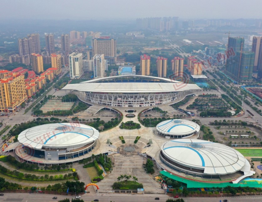 國(guó)萬(wàn)智慧體育館管理系統(tǒng)是一款專(zhuān)業(yè)的體育館營(yíng)運(yùn)綜合管理系統(tǒng)，集前臺(tái)售票收費(fèi)管理、場(chǎng)地管理、收費(fèi)標(biāo)準(zhǔn)、手機(jī)預(yù)訂、會(huì)員管理、文化體育培訓(xùn)功能、在線(xiàn)銷(xiāo)售場(chǎng)館演唱會(huì)門(mén)票功能、檢票功能、在線(xiàn)支付通道管理、陪練管理、一卡通消費(fèi)功能、超市商品銷(xiāo)售系統(tǒng)、倉(cāng)庫(kù)管理、統(tǒng)計(jì)報(bào)表等。